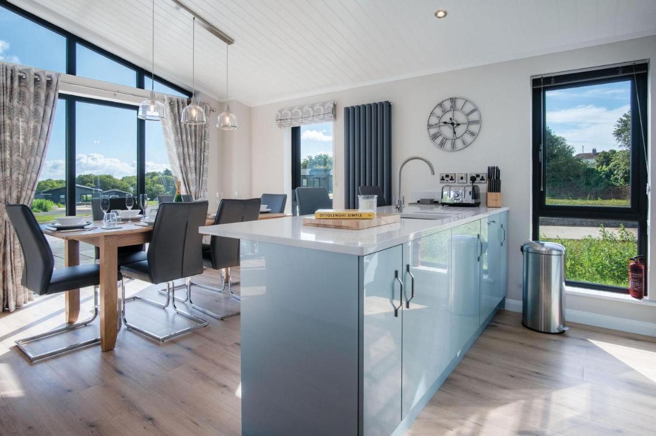 Swanlake Lodge - 3 Bedroom Holiday Home - Penally Exterior foto