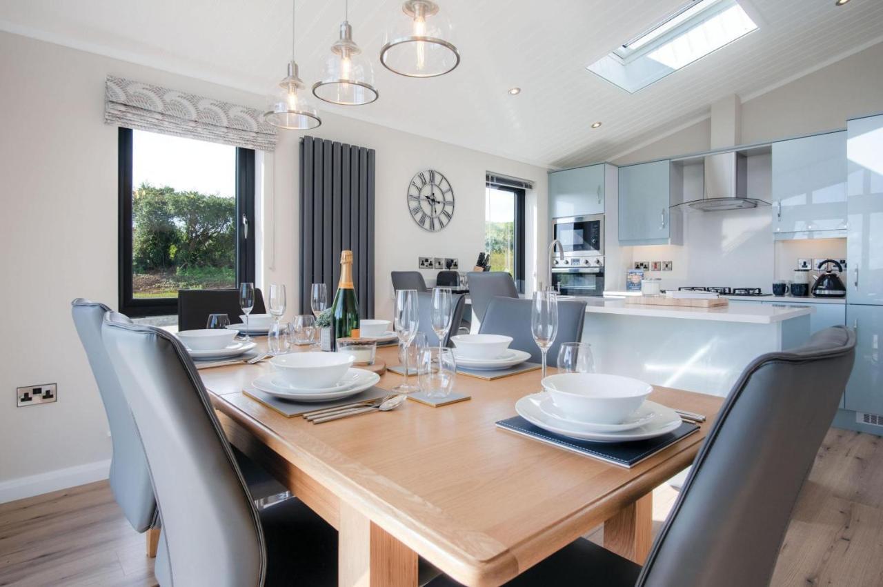 Swanlake Lodge - 3 Bedroom Holiday Home - Penally Exterior foto
